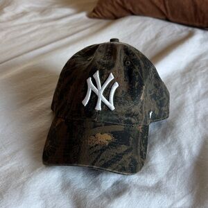 Abercrombie NY Yankees 47 Clean Up Hat